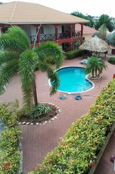 Vakantie Curacao Seru Hulanda 11 uitzicht zwembad